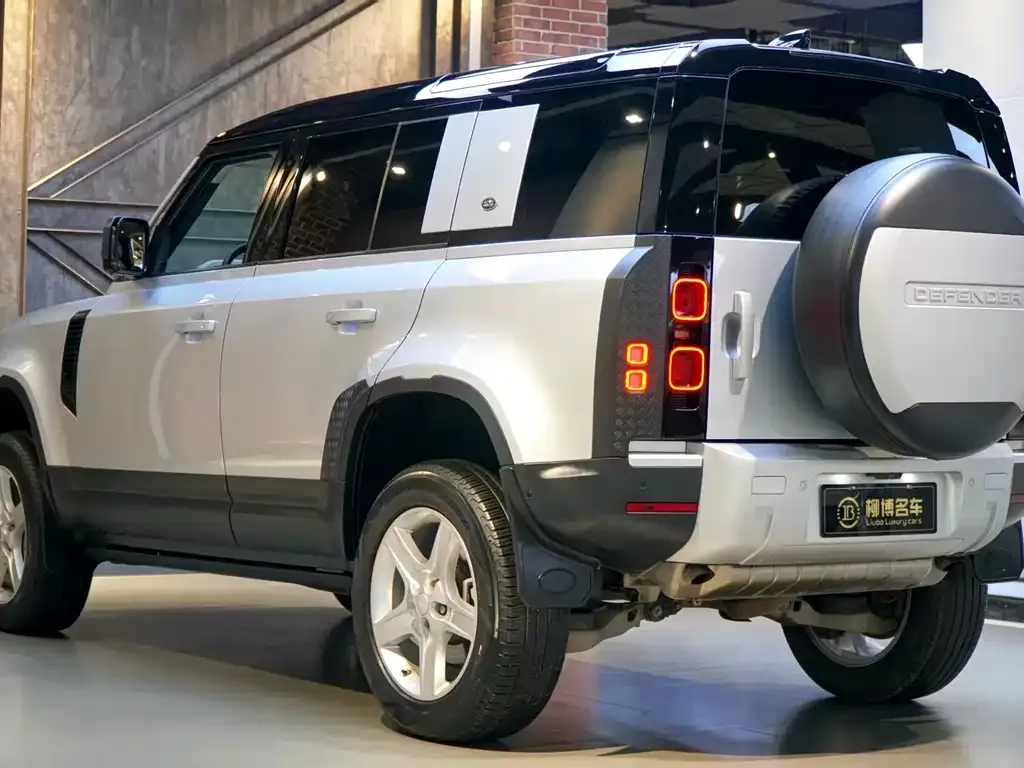 Land Rover Defender — фото 10