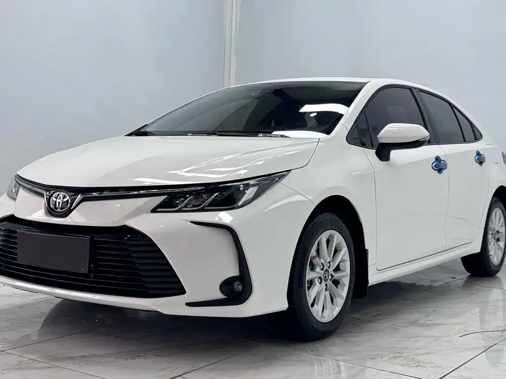 Toyota Corolla — фото 1