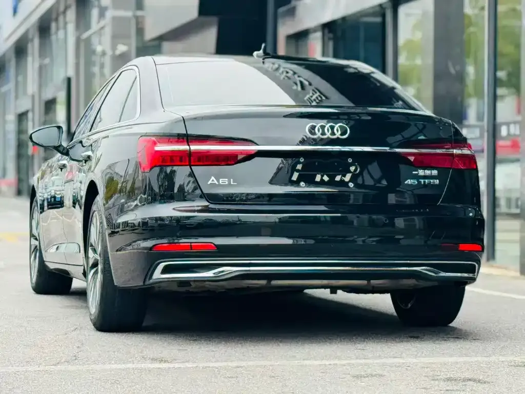 Audi A6L — фото 2