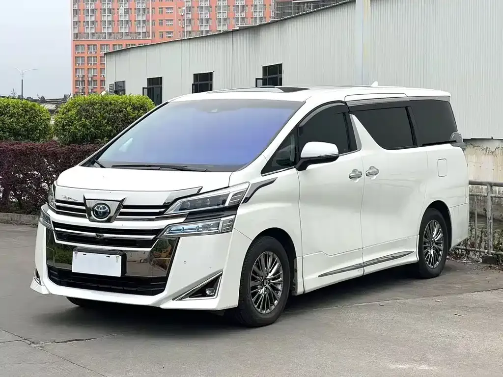 Toyota Vellfire — фото 1