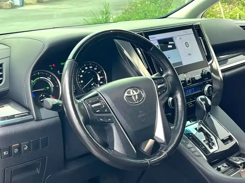 Toyota Vellfire — фото 4