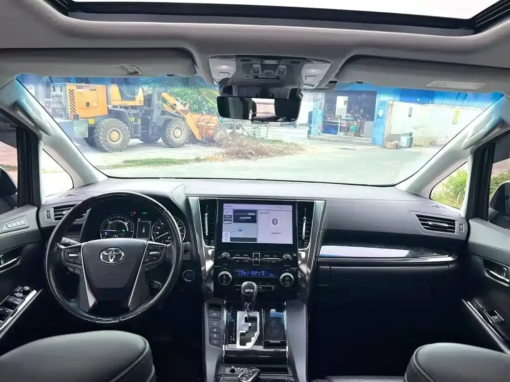 Toyota Vellfire — фото 3