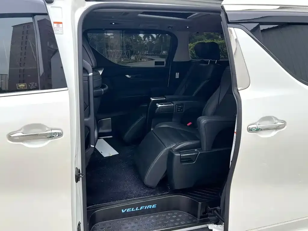 Toyota Vellfire — фото 2