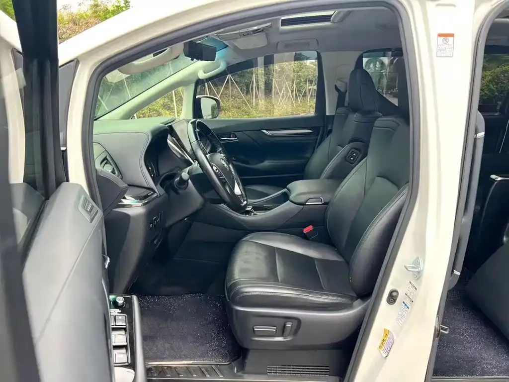 Toyota Vellfire — фото 6