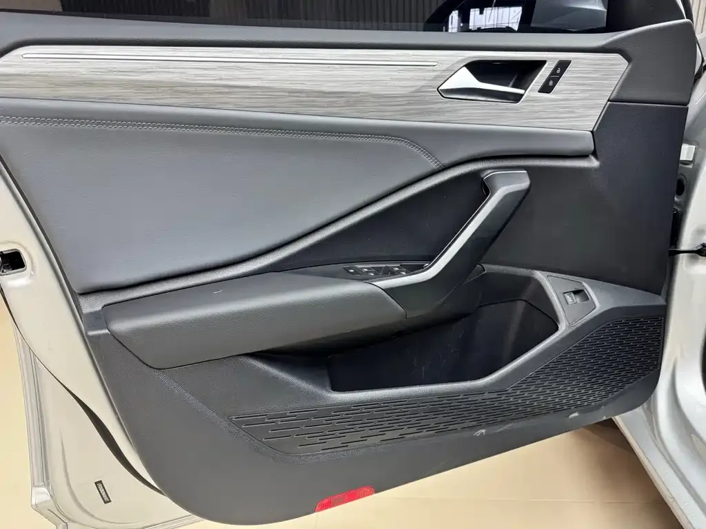 Volkswagen Sagitar — фото 10