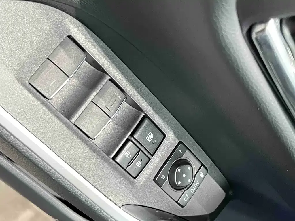 Toyota RAV4 — фото 9