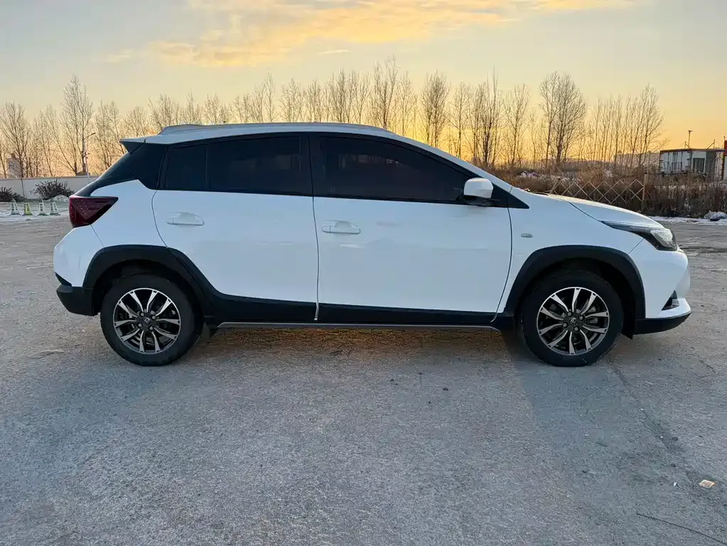 Toyota Yaris L — фото 7