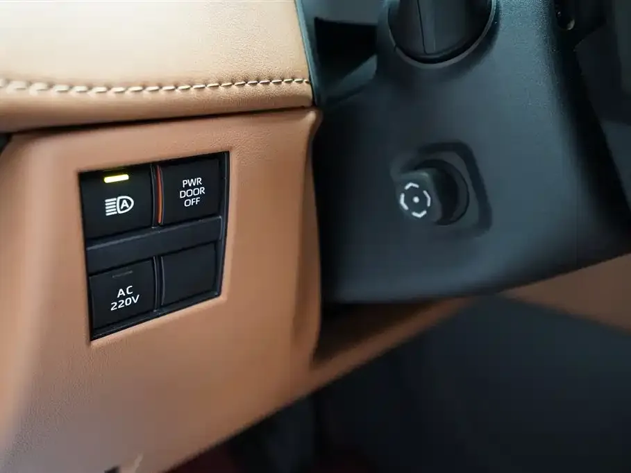 Toyota Alphard — фото 7