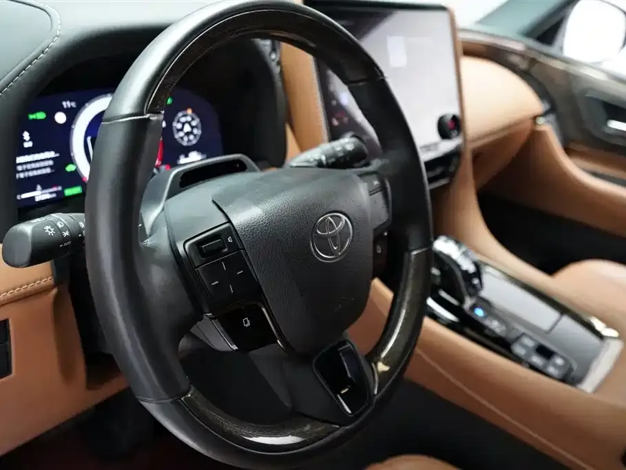 Toyota Alphard — фото 10