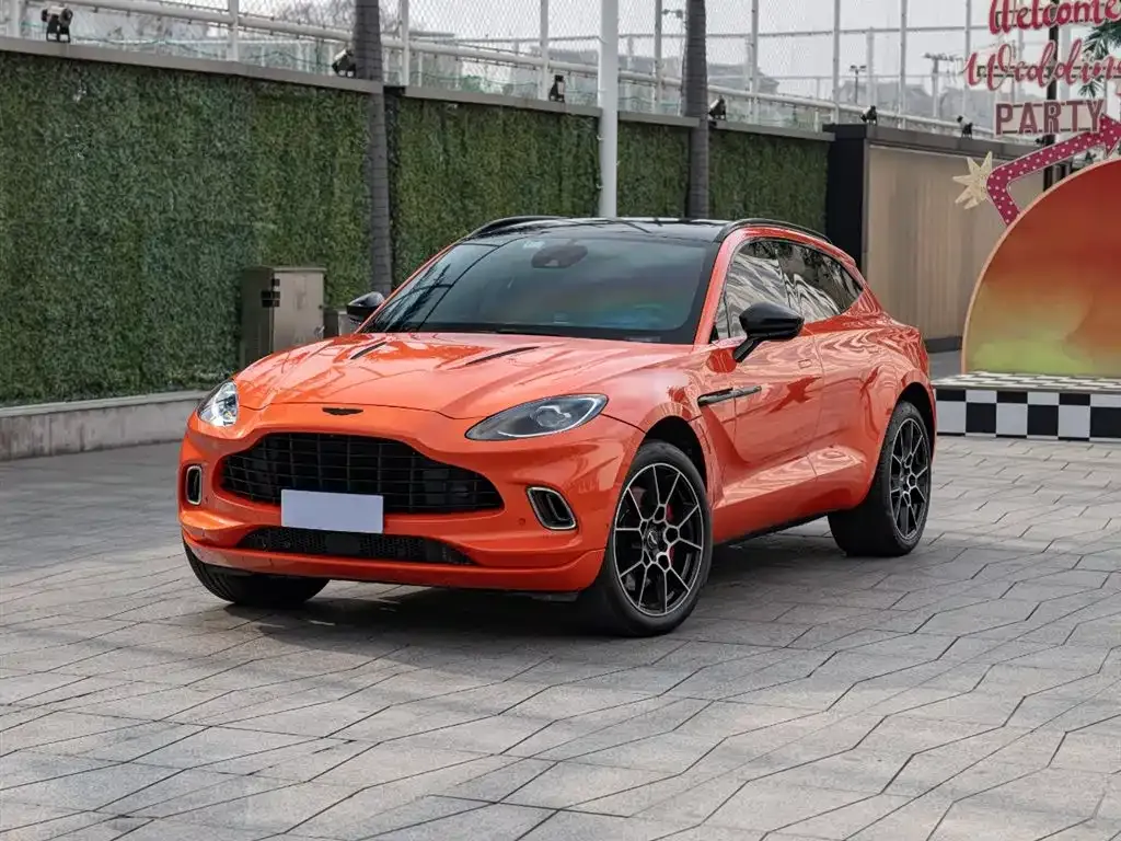 Aston Martin DBX — фото 1