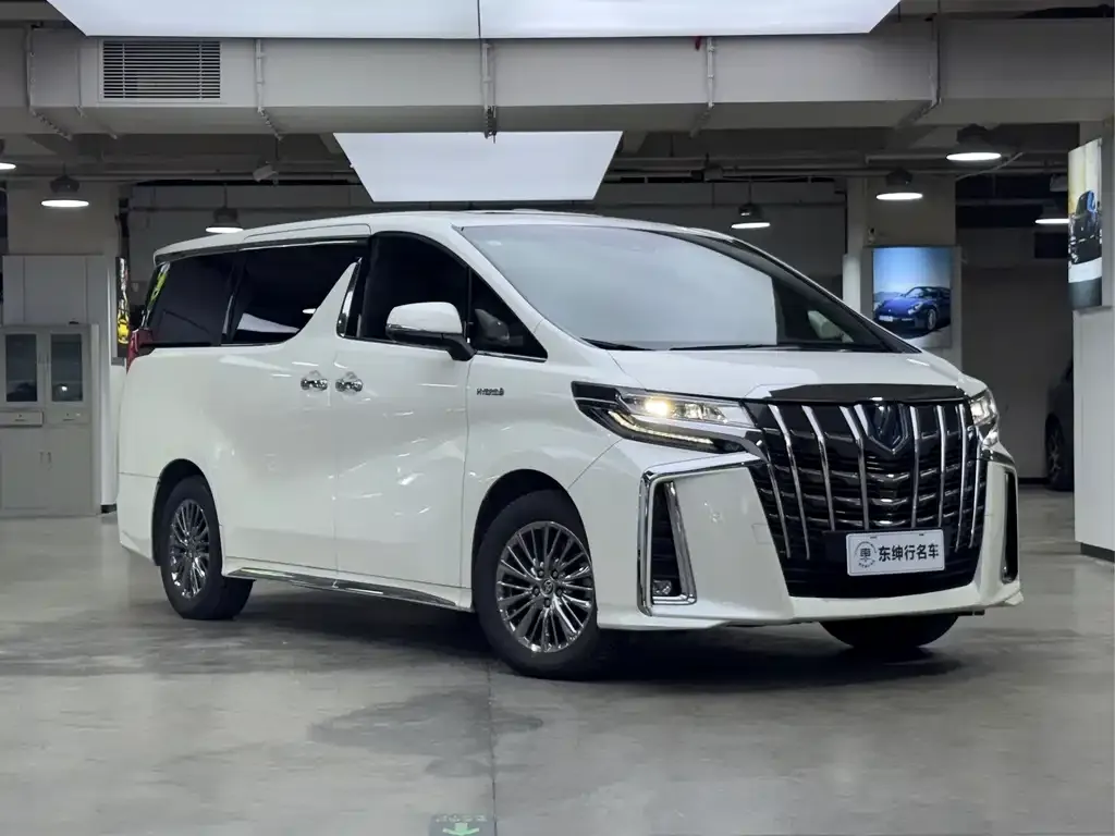 Toyota Alphard — фото 4