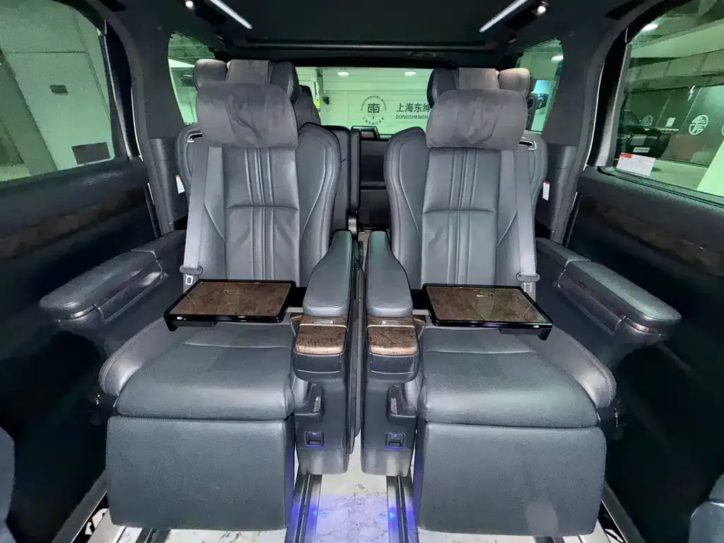 Toyota Alphard — фото 5