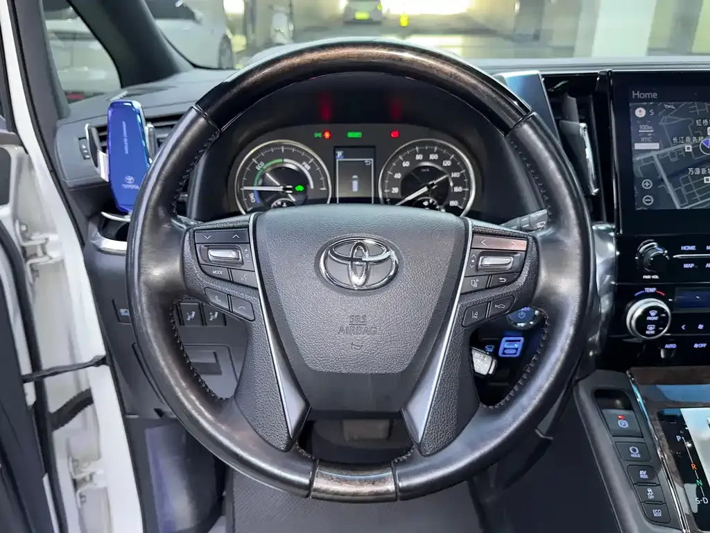 Toyota Alphard — фото 7