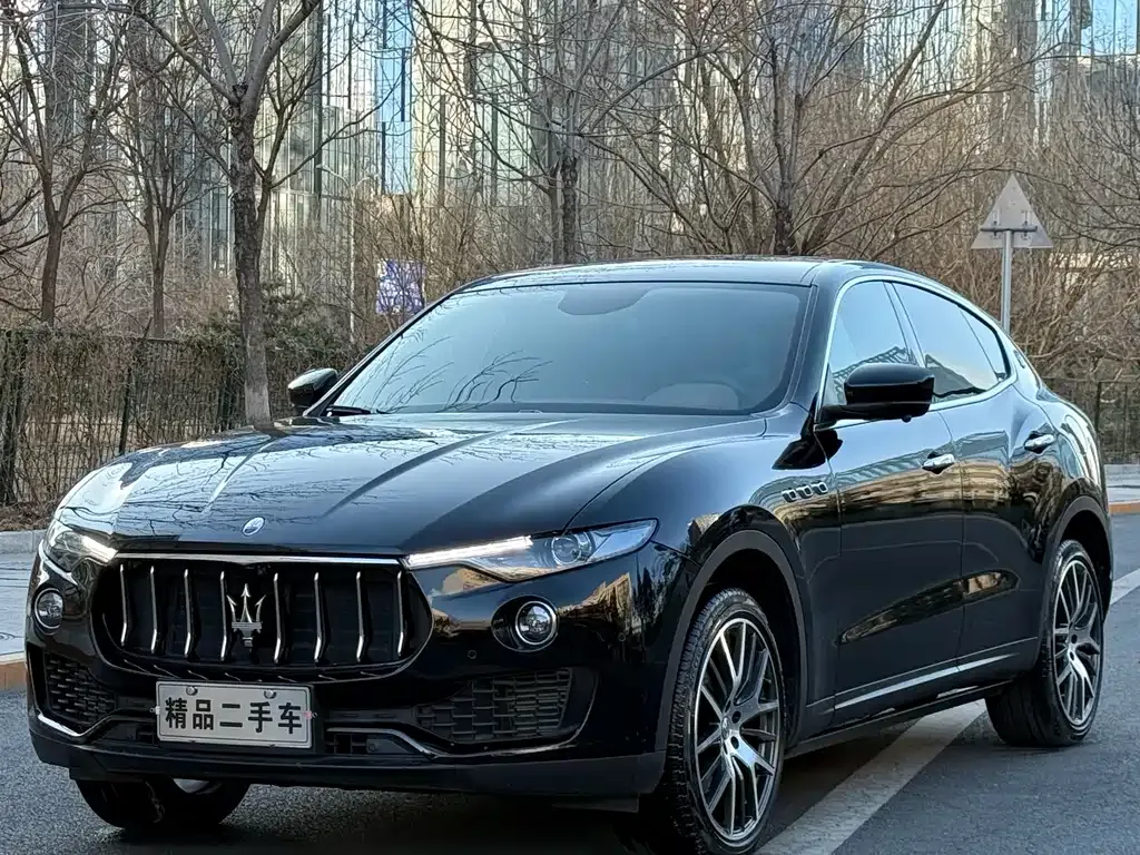 Maserati Levante — фото 1