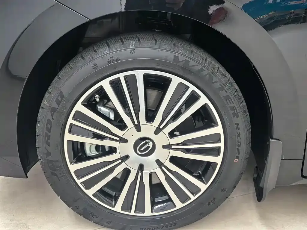GAC Motor E8 Hybrid — фото 8