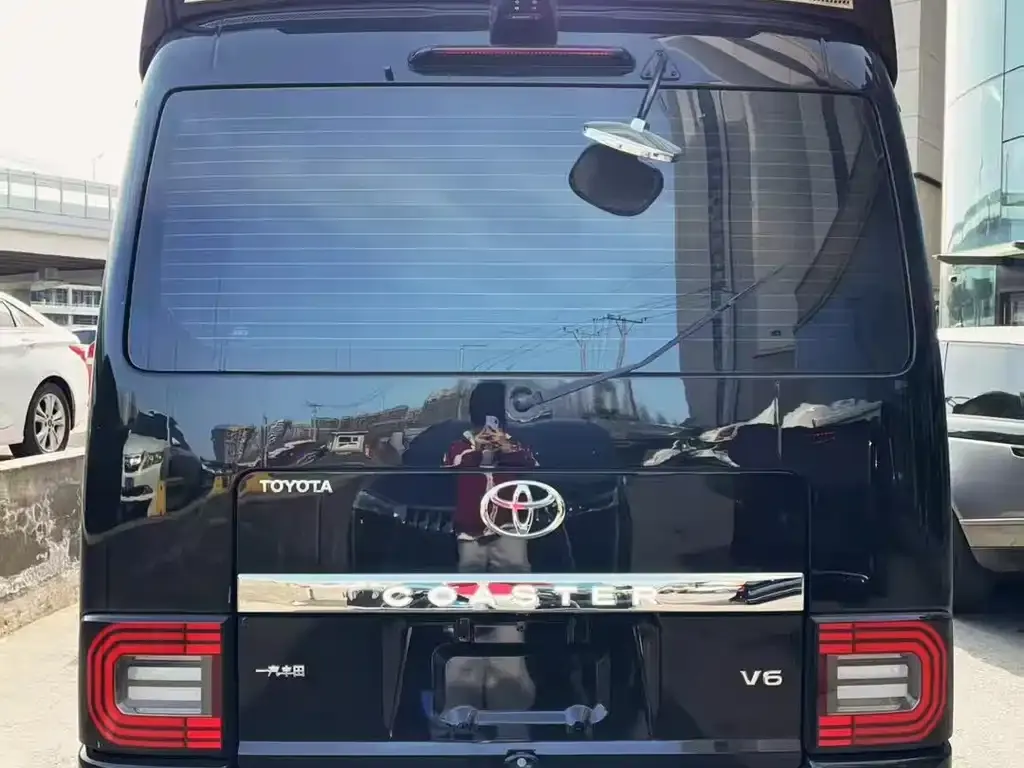 Toyota Coaster — фото 10