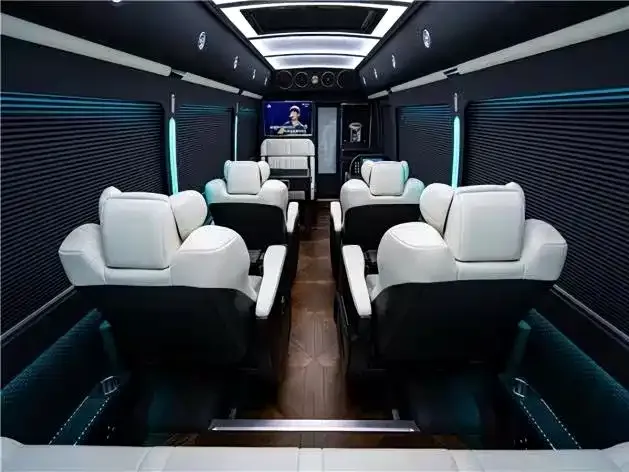 Toyota Coaster — фото 4
