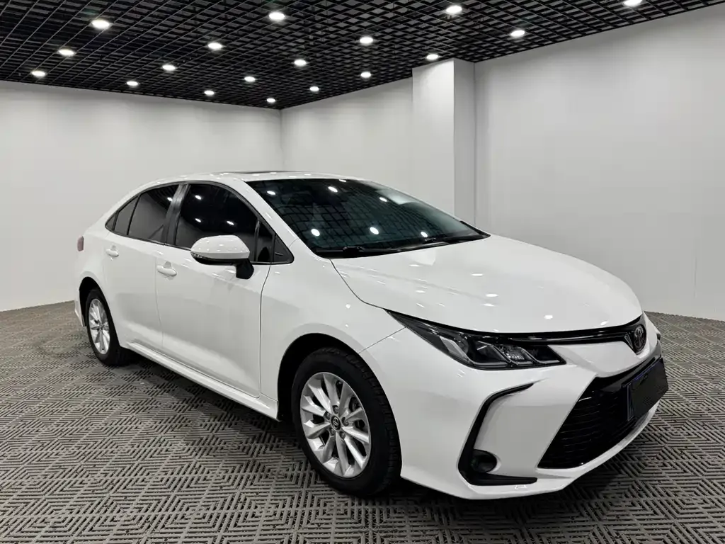 Toyota Corolla — фото 1