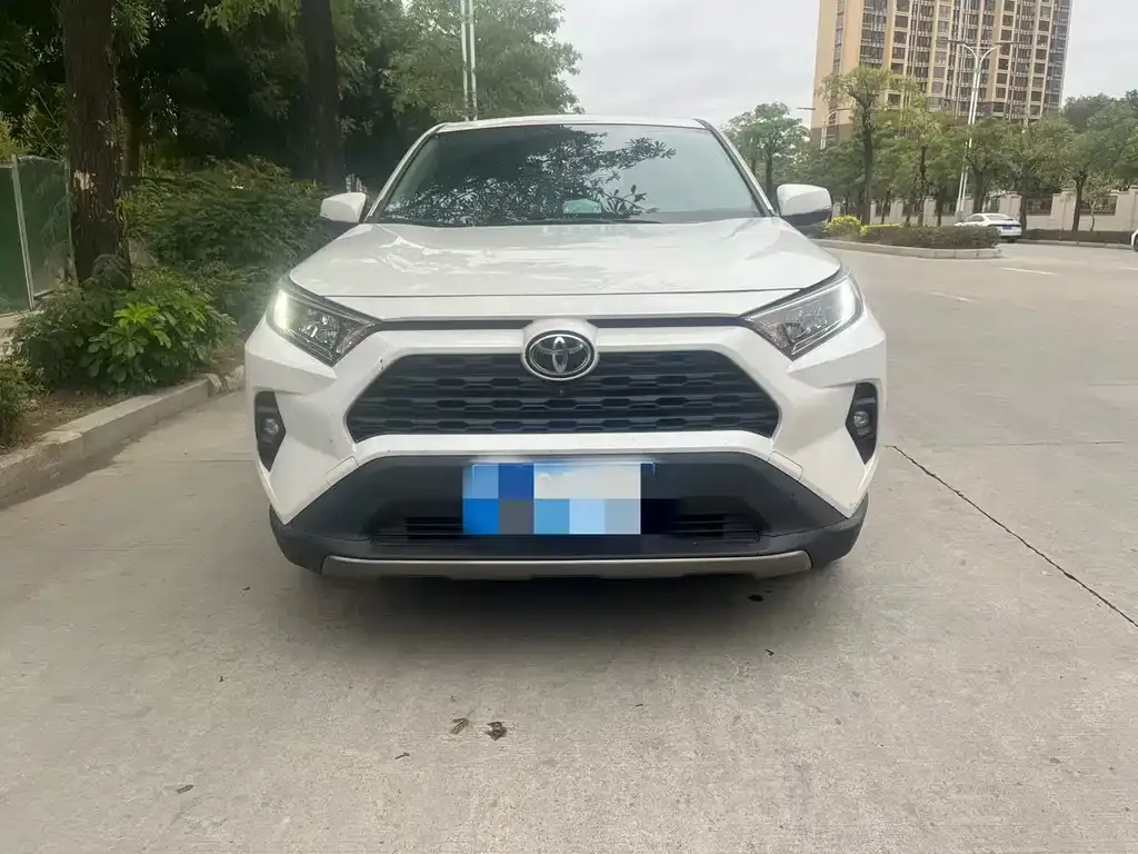 Toyota RAV4 — фото 7