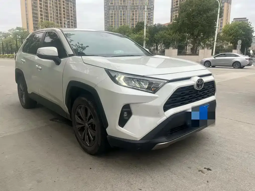 Toyota RAV4 — фото 8
