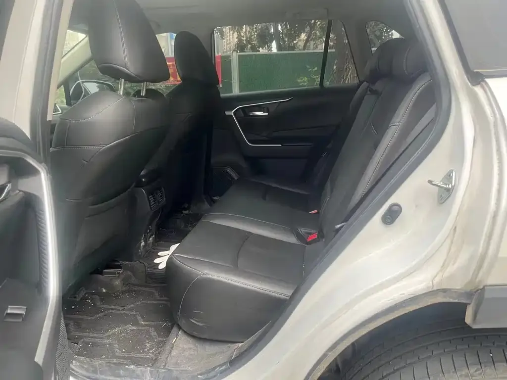 Toyota RAV4 — фото 2