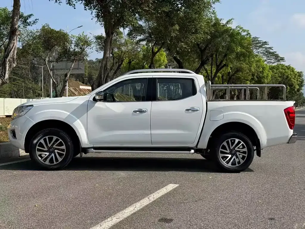 Nissan Navara — фото 6