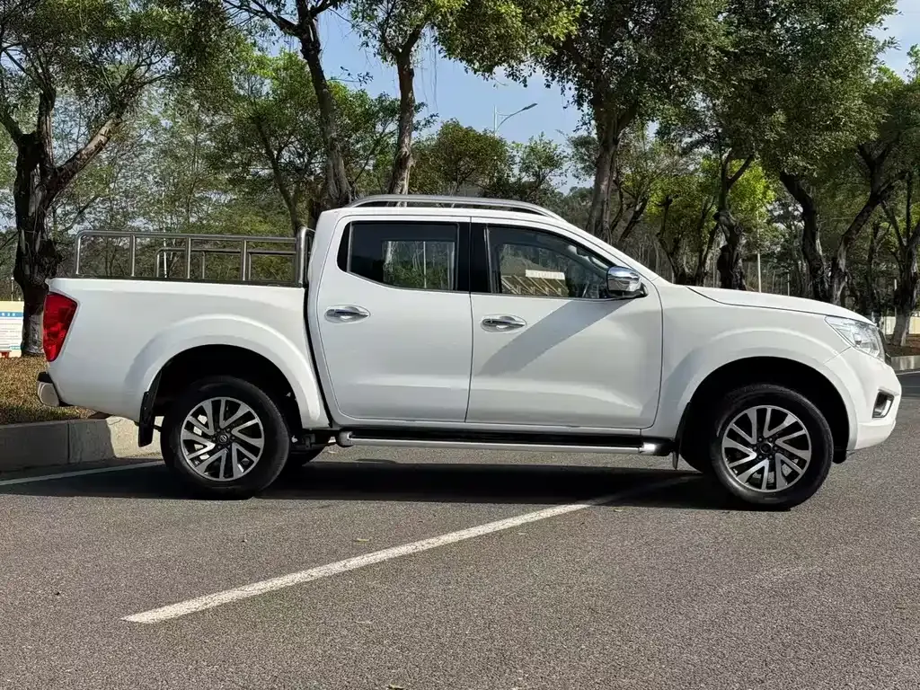 Nissan Navara — фото 7
