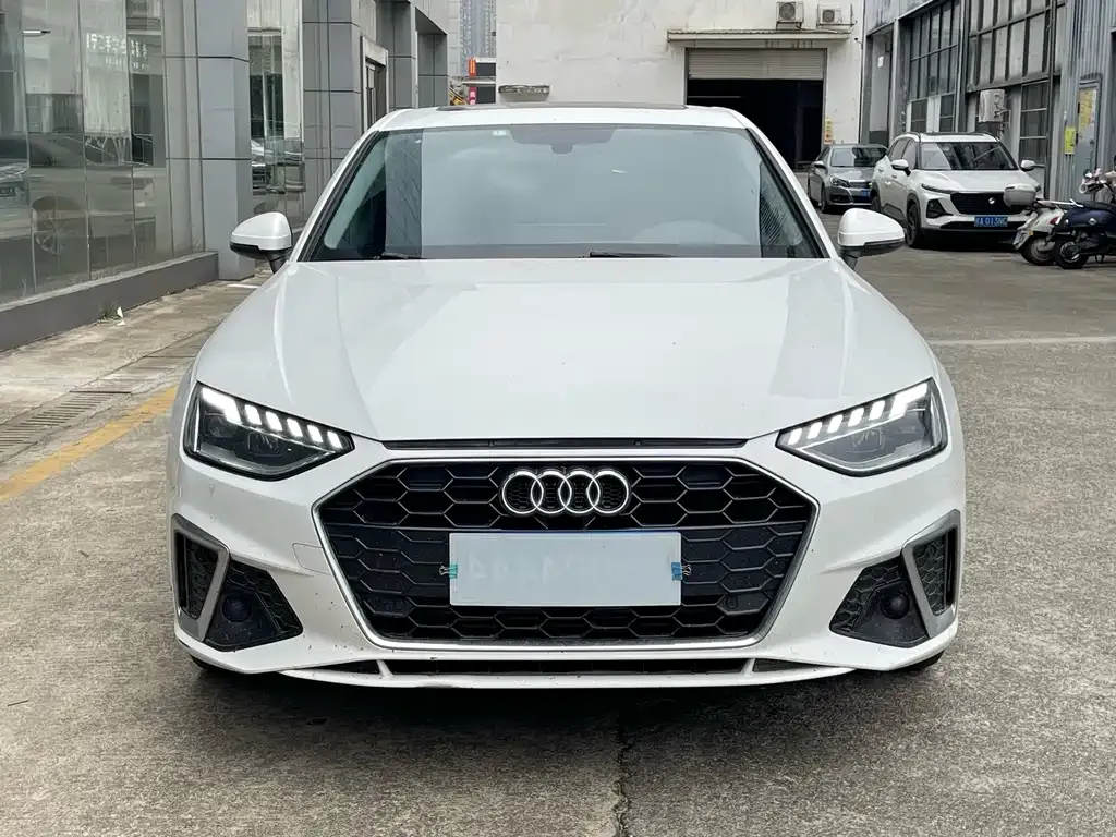Audi A4L — фото 5