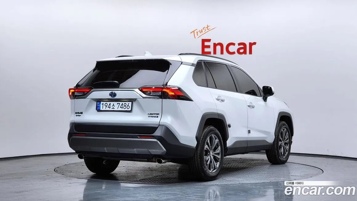 Toyota RAV4 — фото 4