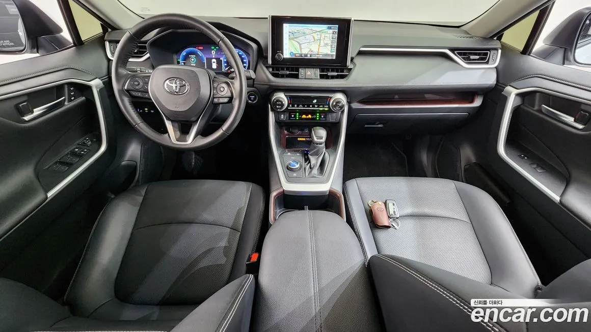 Toyota RAV4 — фото 10