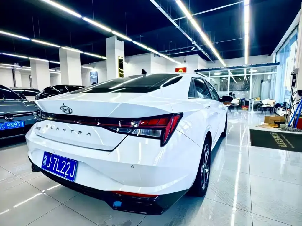 Hyundai Elantra — фото 9
