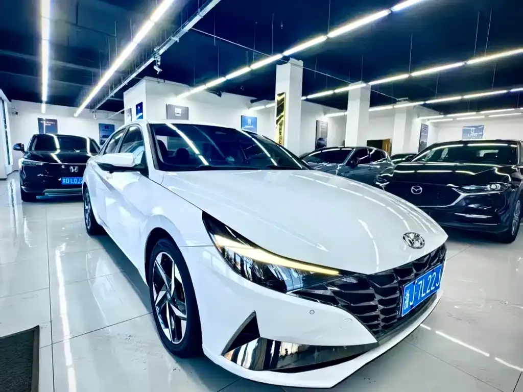 Hyundai Elantra — фото 5
