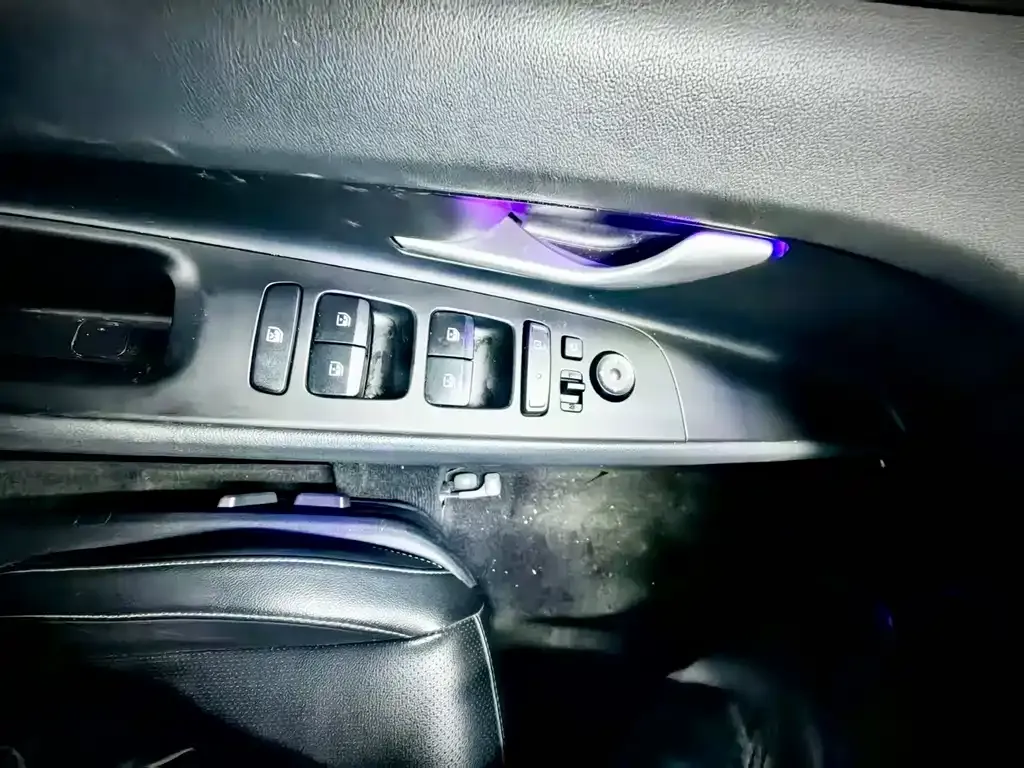 Hyundai Elantra — фото 7