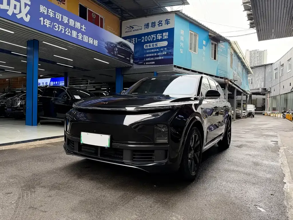 Li Auto L8 — фото 1