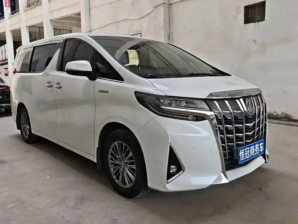Toyota Alphard — фото 2
