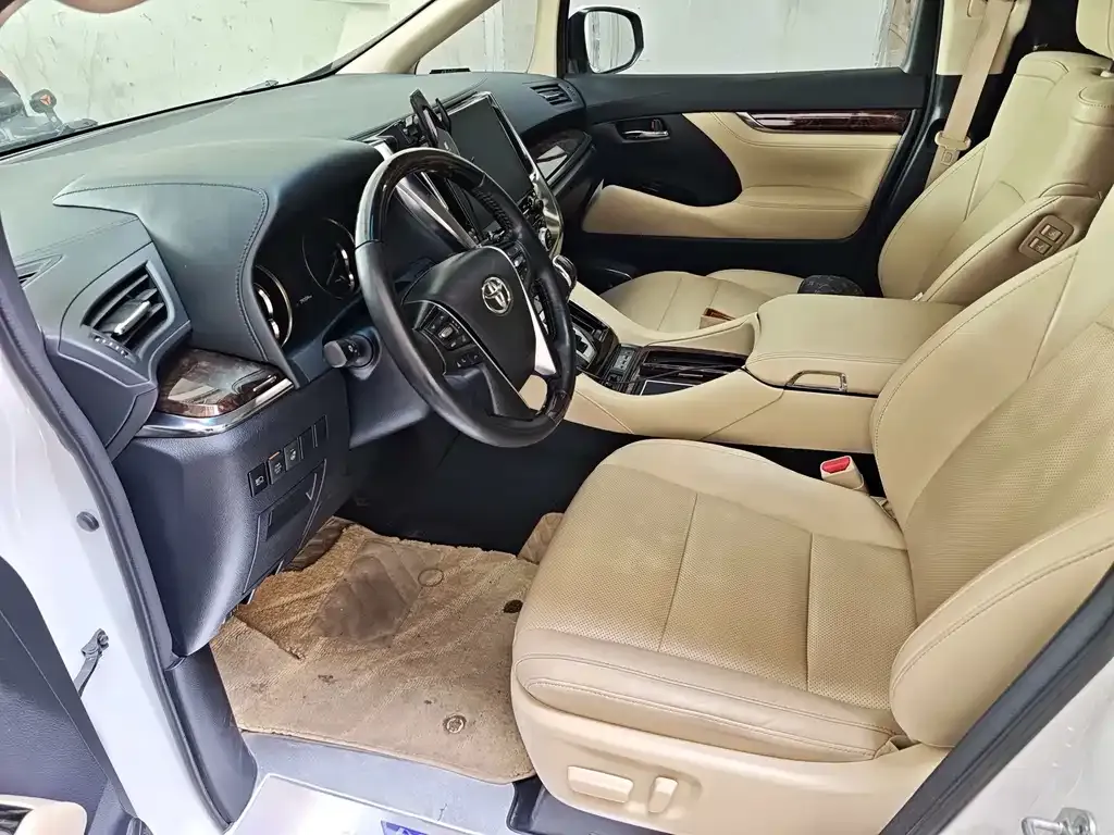 Toyota Alphard — фото 8