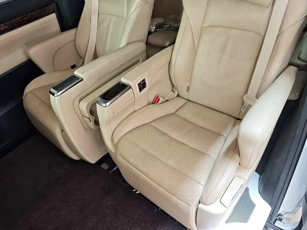 Toyota Alphard — фото 6