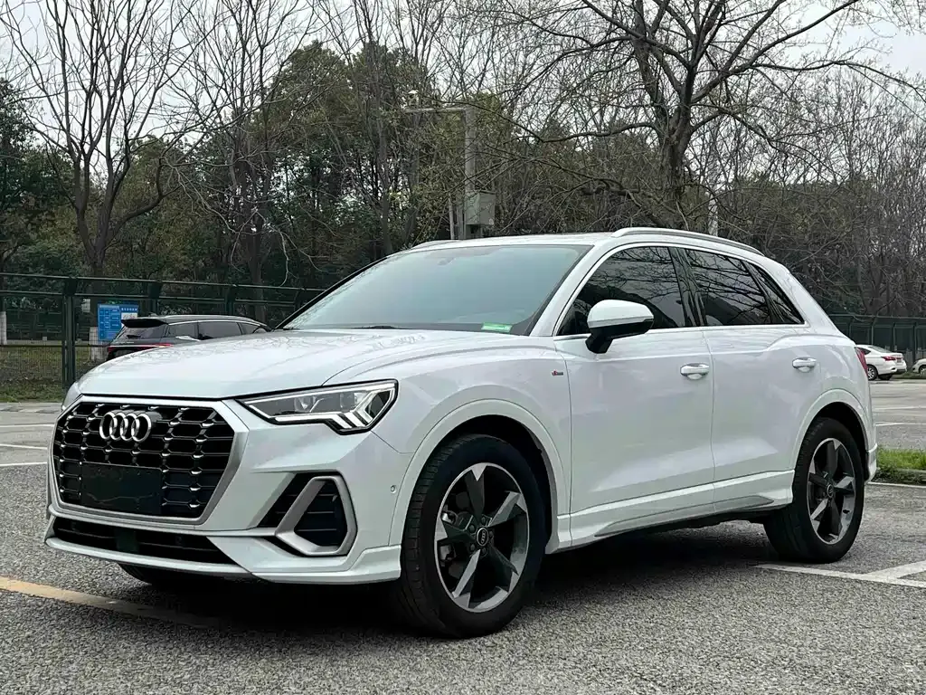 Audi Q3 — фото 1
