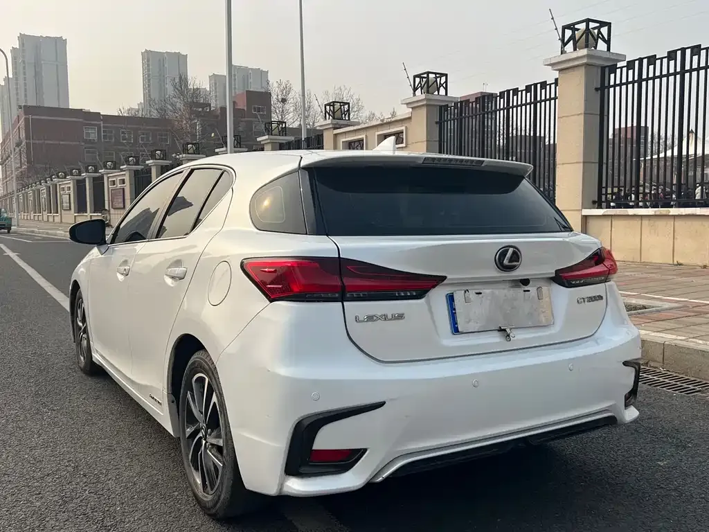 Lexus CT — фото 5