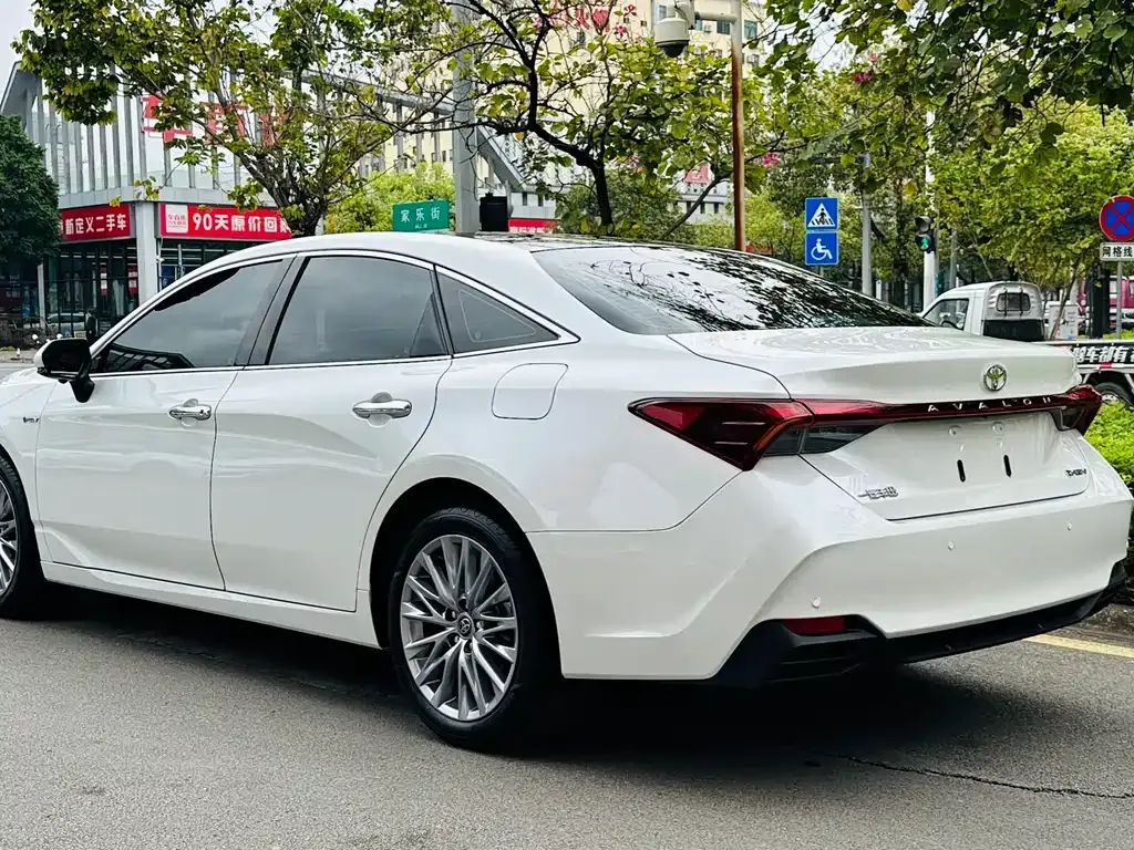 Toyota Avalon — фото 10