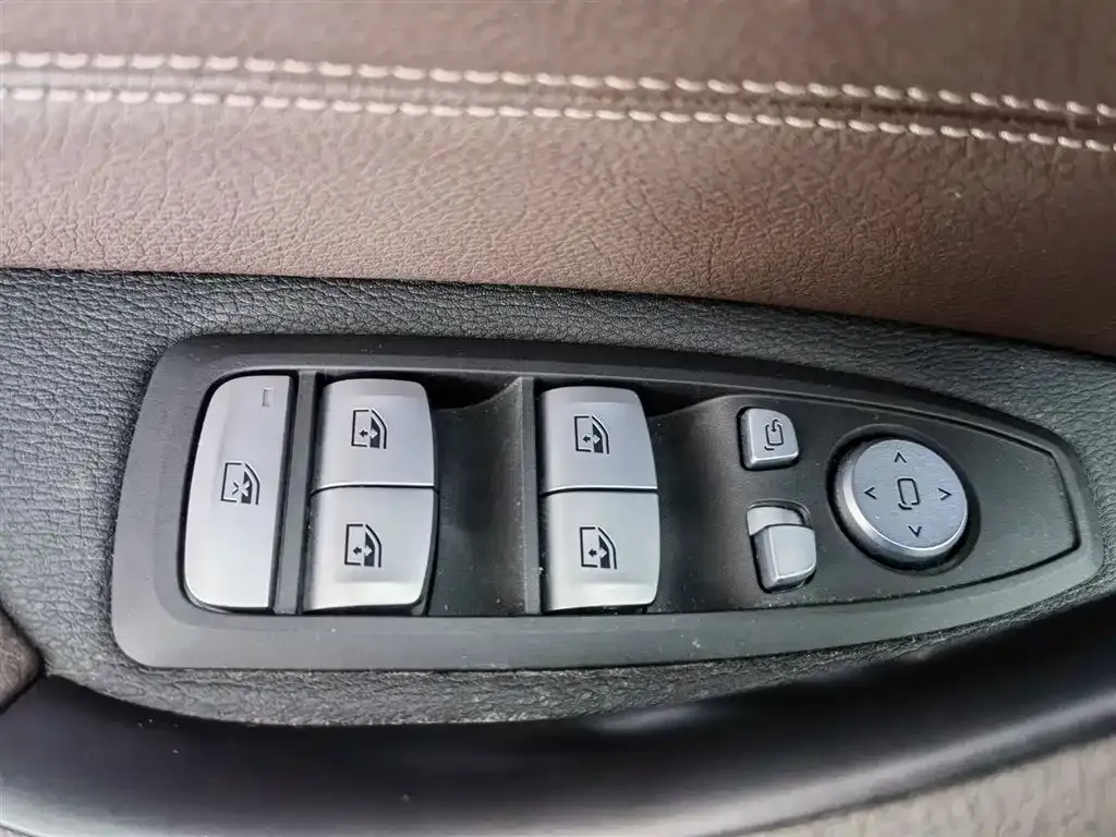 BMW X1 — фото 9