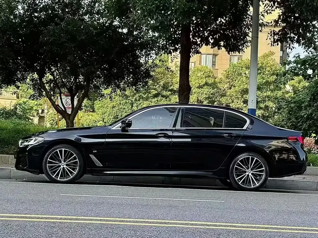 BMW 5 Series — фото 9