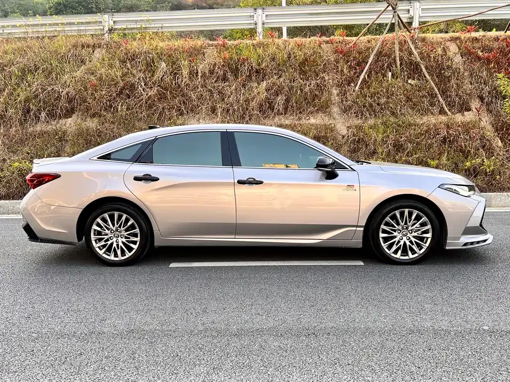 Toyota Avalon — фото 10