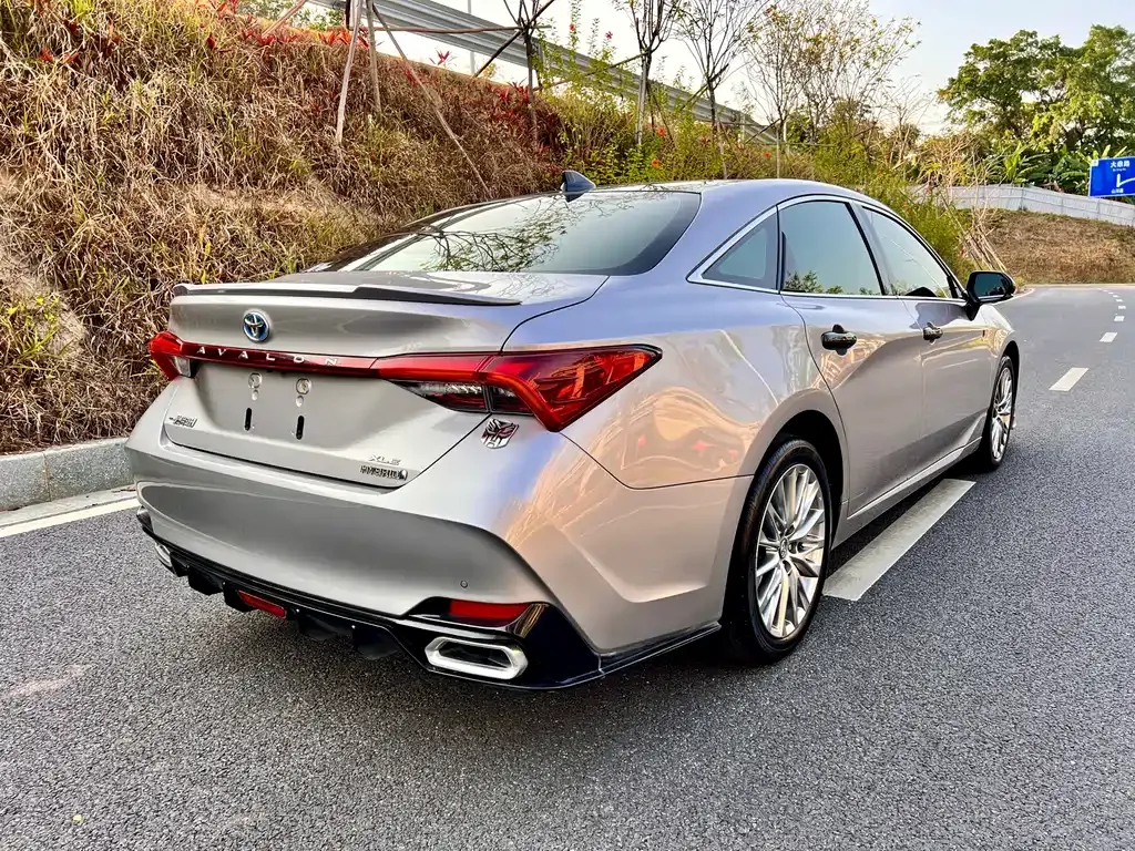 Toyota Avalon — фото 7