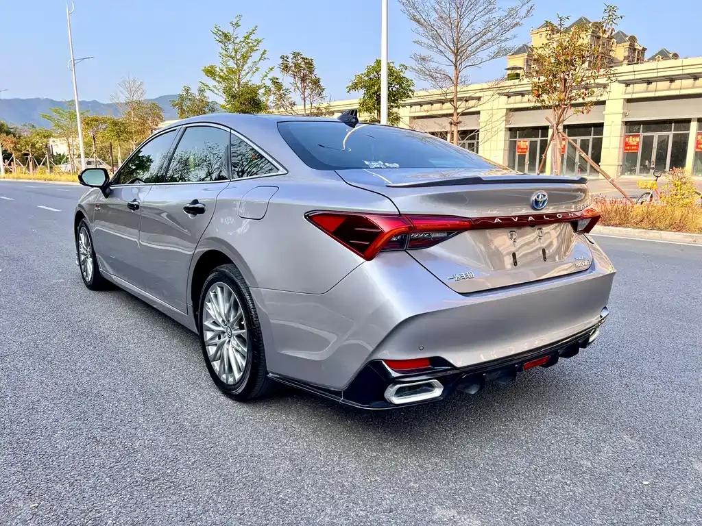 Toyota Avalon — фото 2