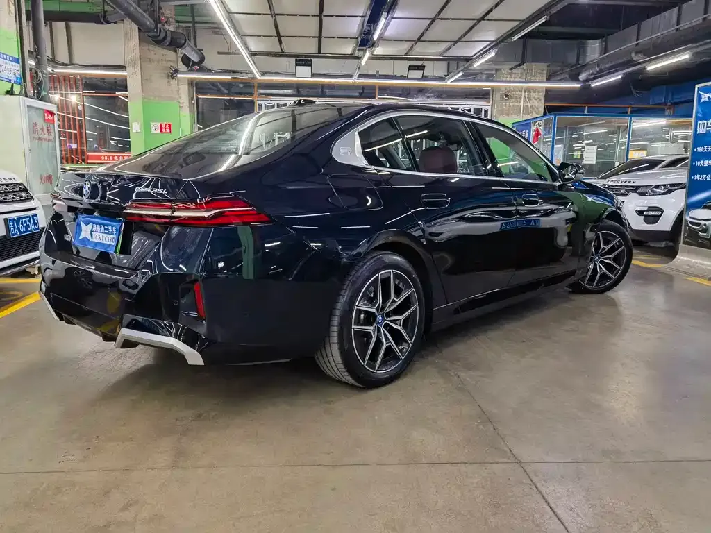 BMW i5 — фото 10