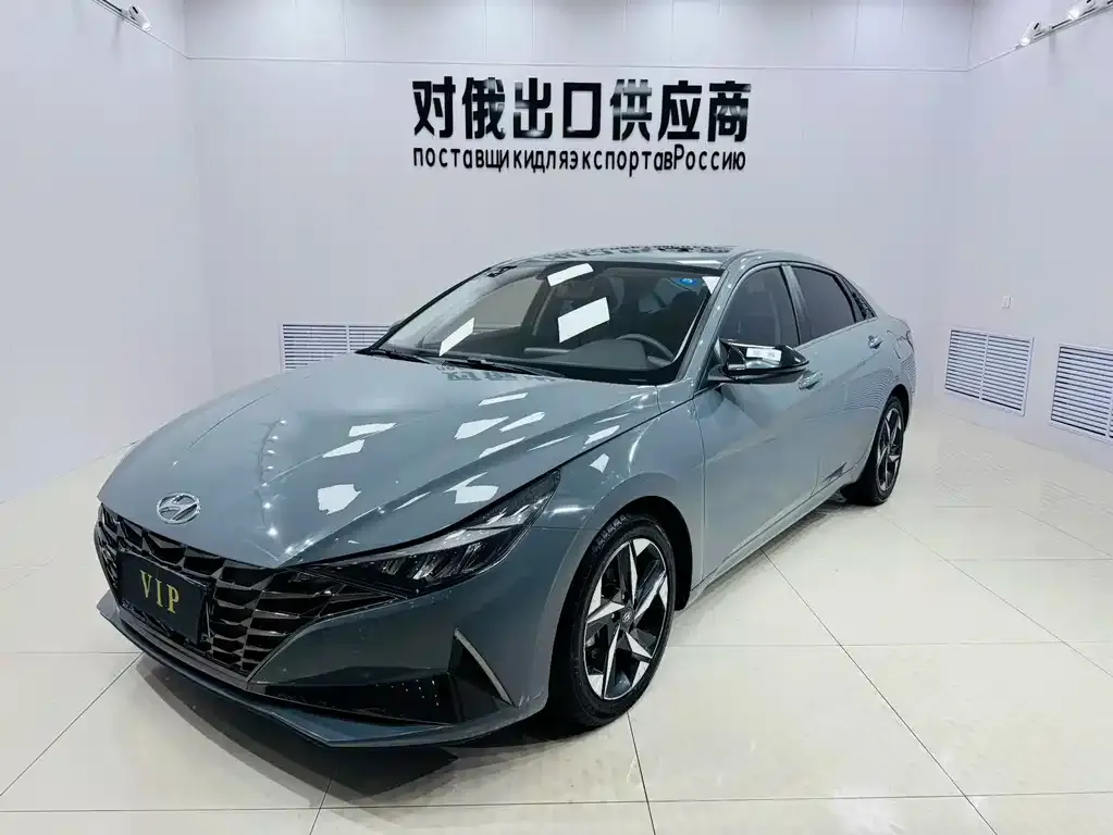 Hyundai Elantra — фото 1