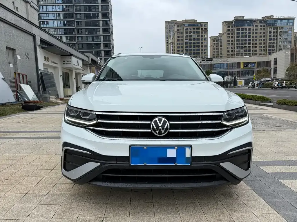Volkswagen Tiguan L — фото 5