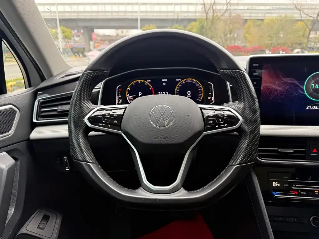 Volkswagen Tiguan L — фото 3