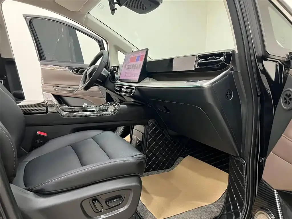 GAC Motor E8 Hybrid — фото 9